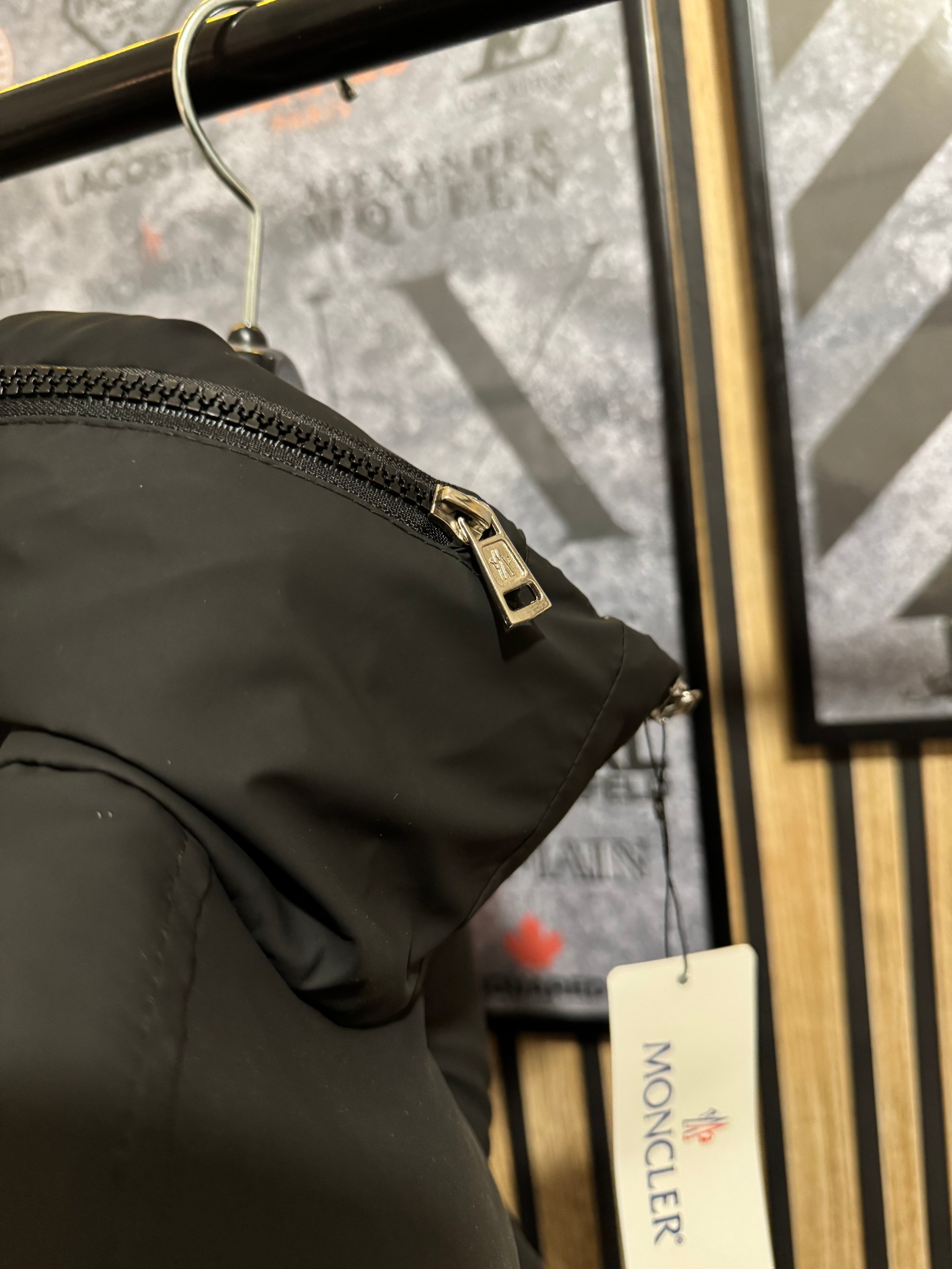 Moncler Μπουφάν με κρυφή κουκούλα  - 7001