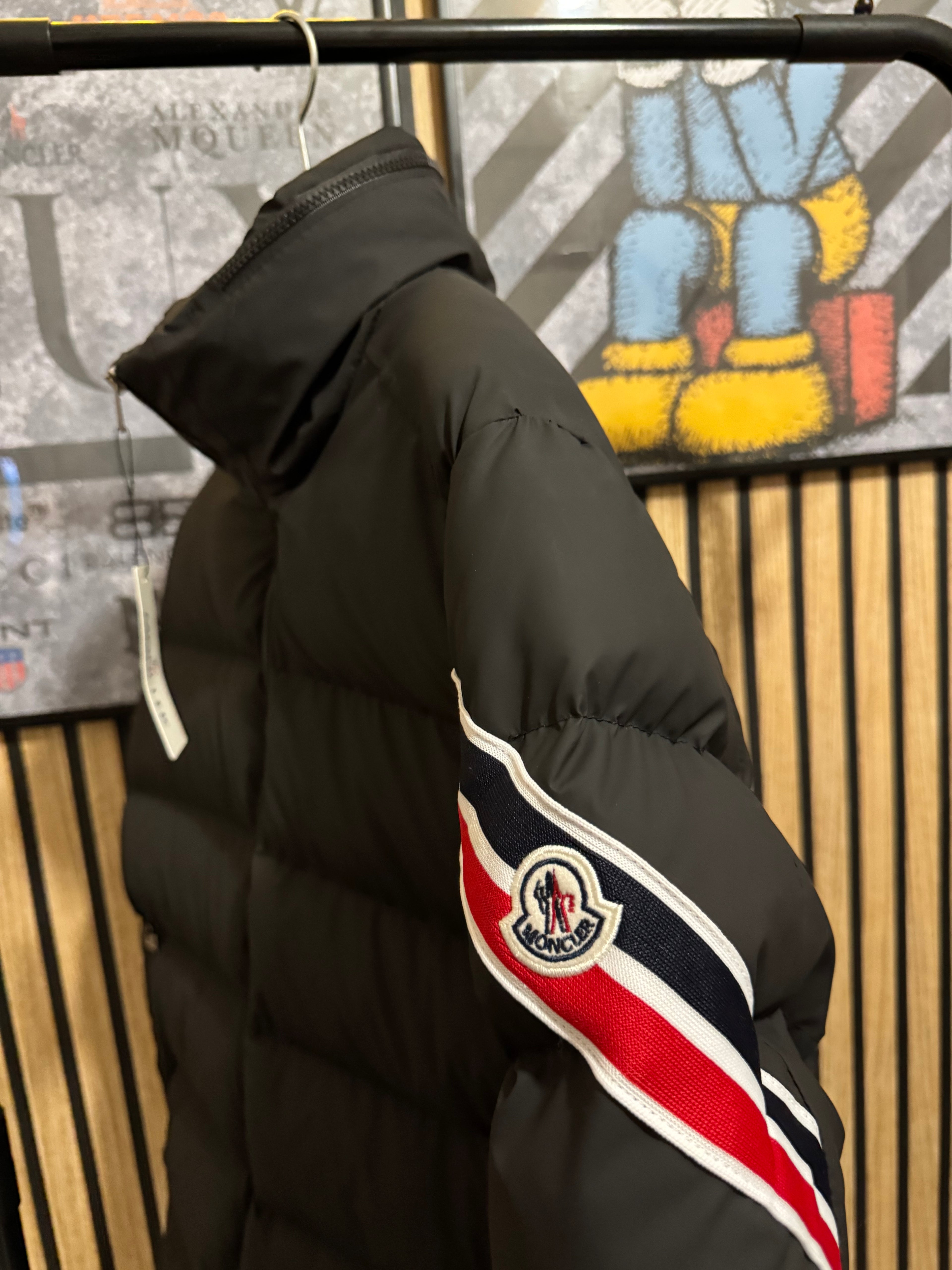 Moncler Μπουφάν με κρυφή κουκούλα  - 7001