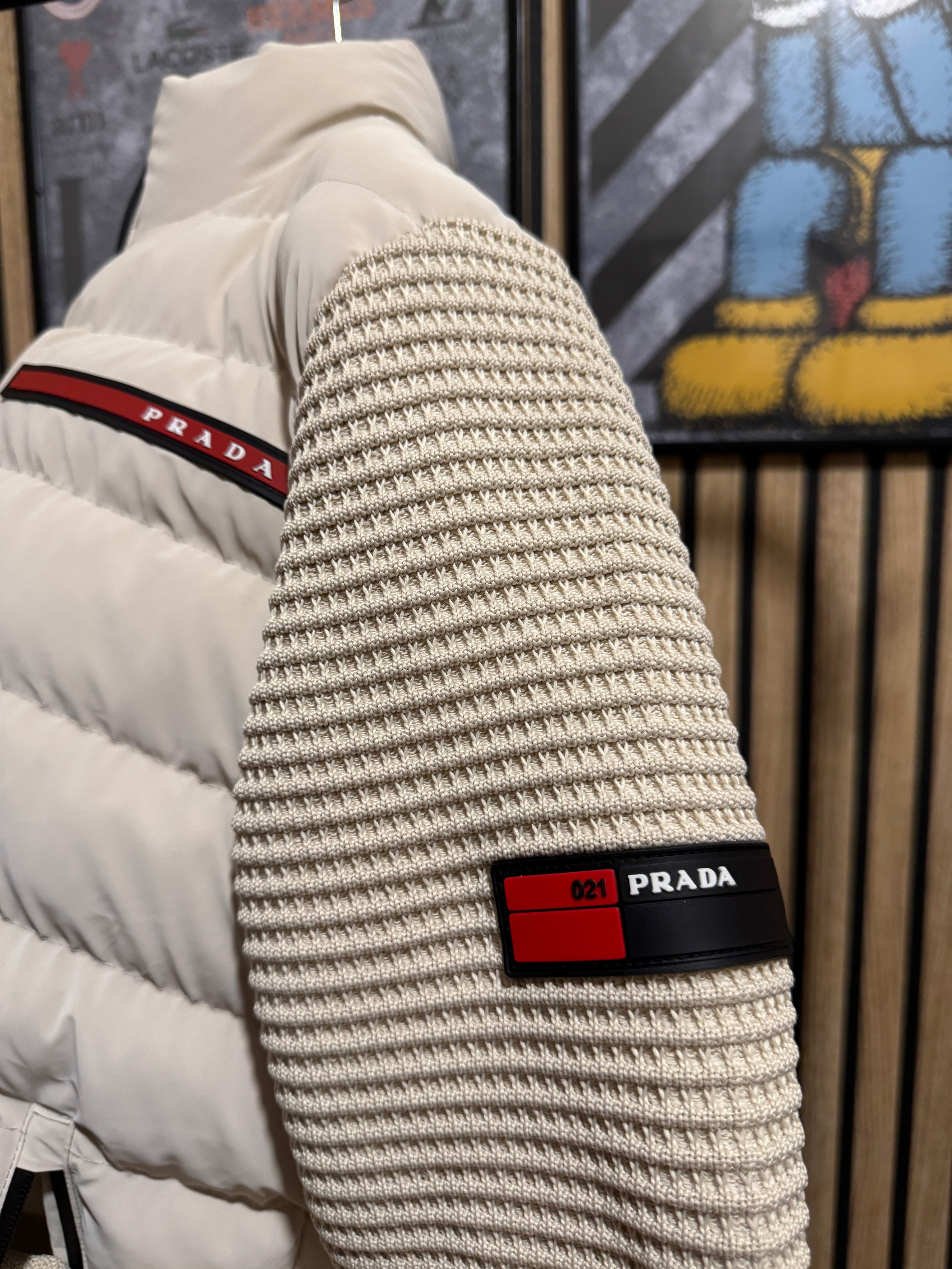 Prada Μπέζ Μπουφάν με πλεκτά μανίκια - 7003